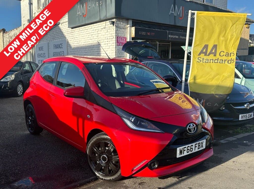 2016 Toyota AYGO 1.0 VVT-i x-play (68bhp) 5d