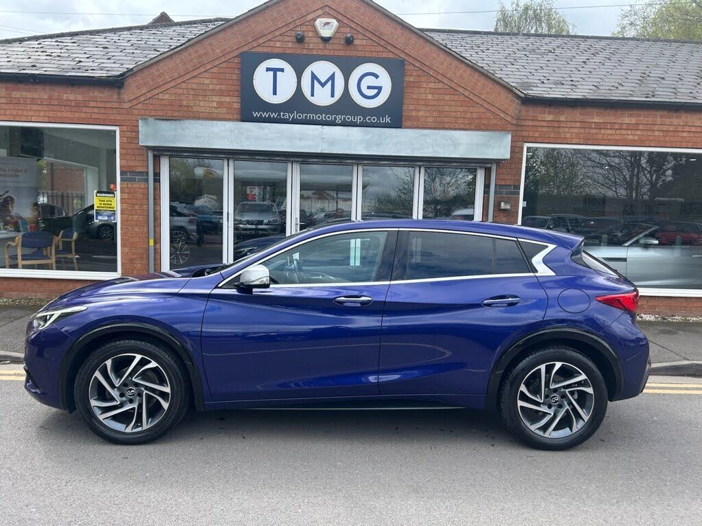 2019 Infiniti Q30 1.6 Luxe (122ps) (City Black)