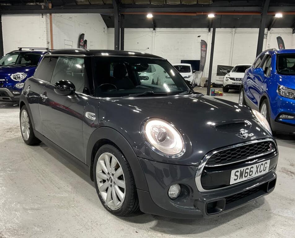 2016 MINI Mini 2.0 Cooper S (Chili) (s/s) Hatchback 3d