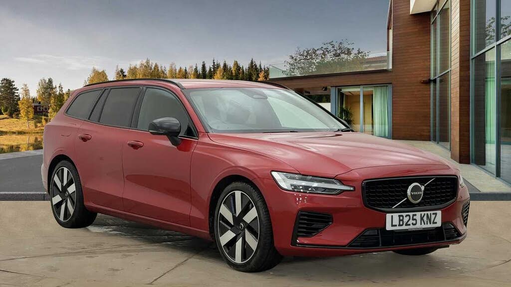 2025 Volvo V60 2.0 T6 Plus (Dark Station Wagon