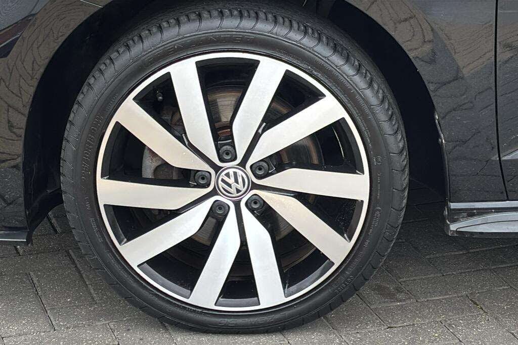 2017 Volkswagen Touran 2.0TDI R-Line (150ps)