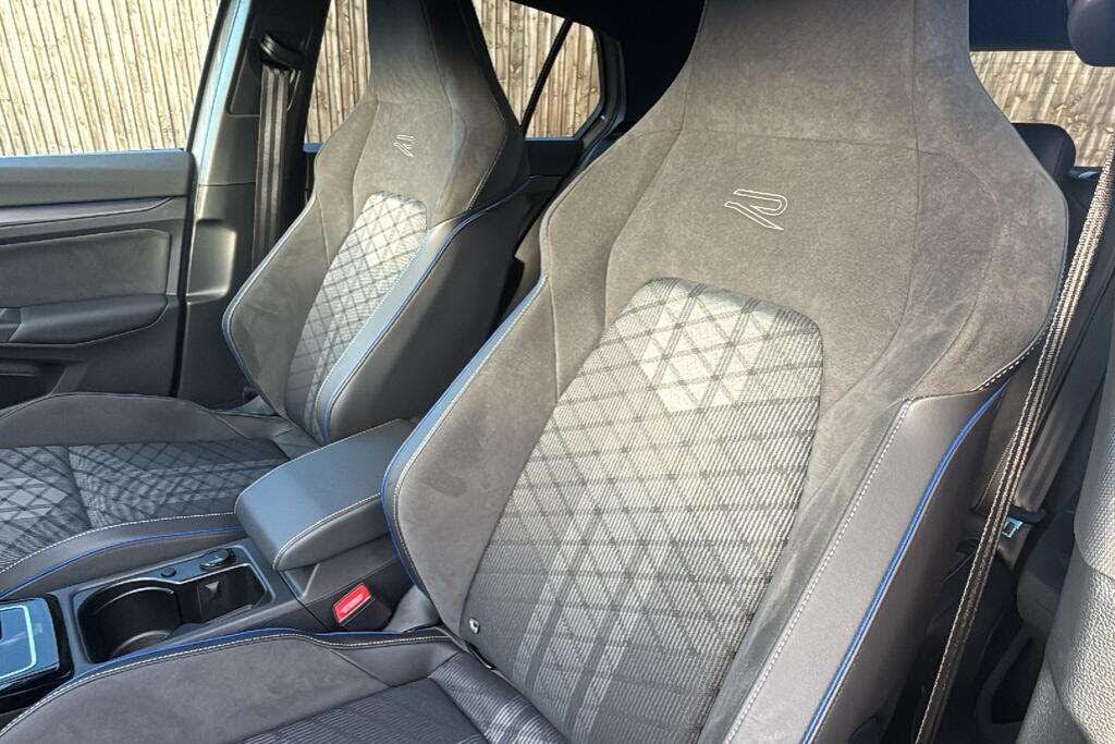 2025 Volkswagen Golf 1.5 eTSI Black Edition