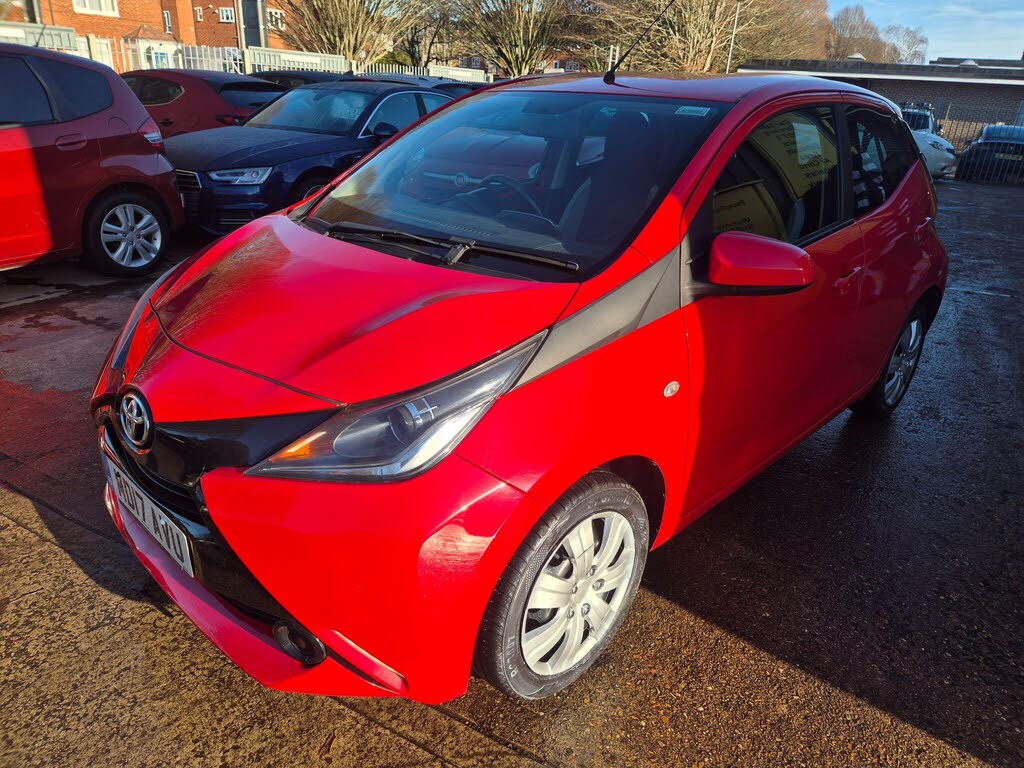 2017 Toyota AYGO 1.0 VVT-i x-play (71bhp) 5d