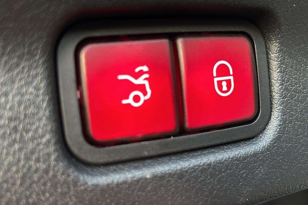 2022 Mercedes-Benz C-Class 1.5 C200 AMG Line Premium Saloon 4d