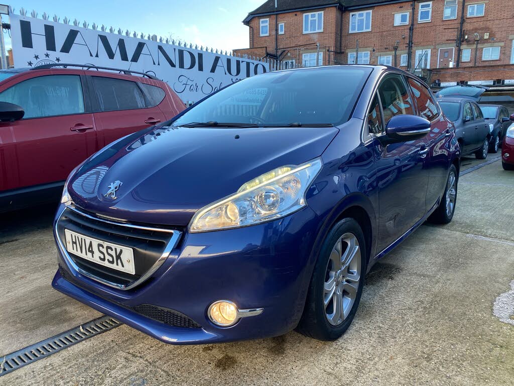 2014 Peugeot 208 1.2 Allure VTi 5d