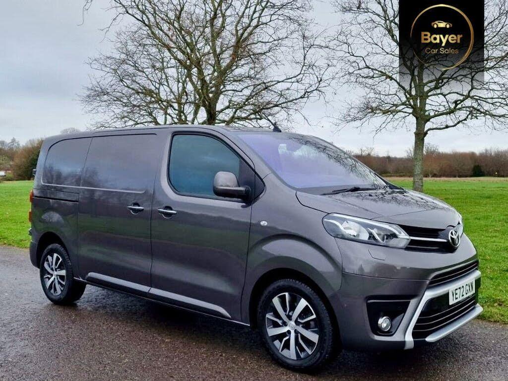 2023 Toyota PROACE 2.0D Design Medium (140hp)(Eu6d) Panel