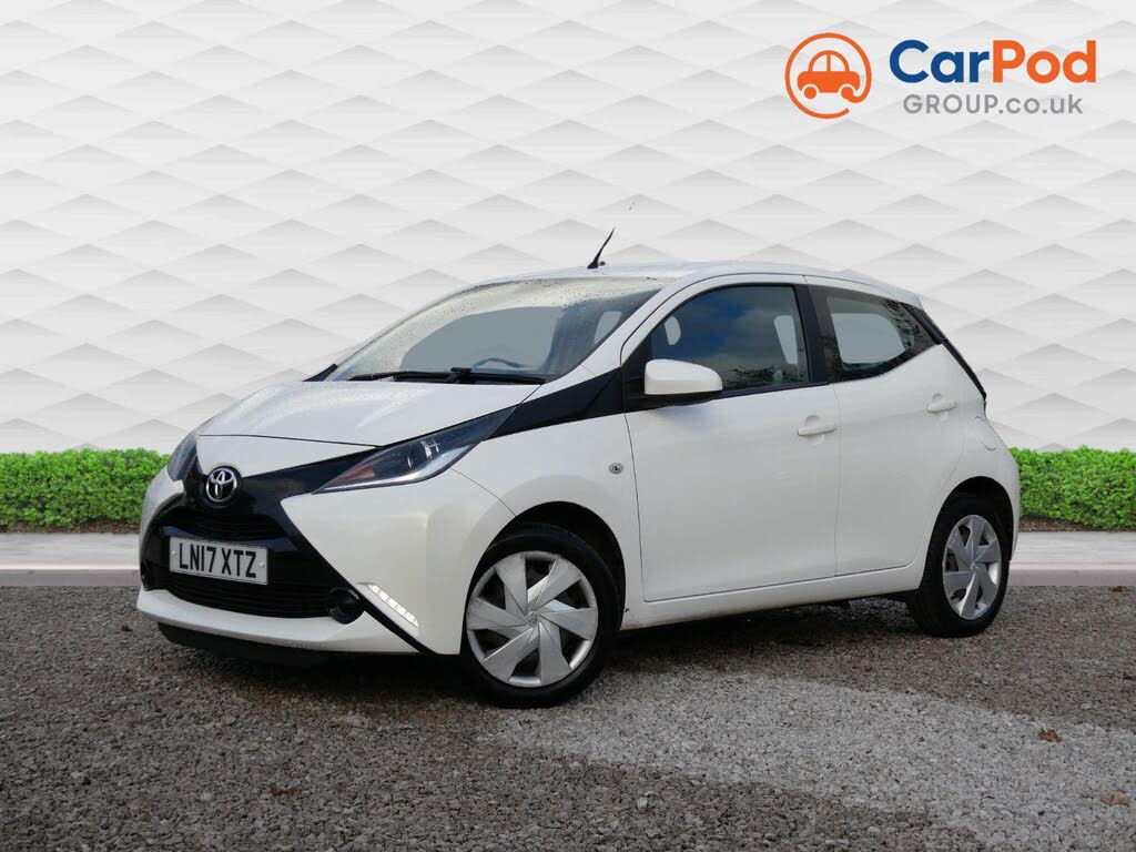 2017 Toyota AYGO 1.0 VVT-i x-play (71bhp) 5d