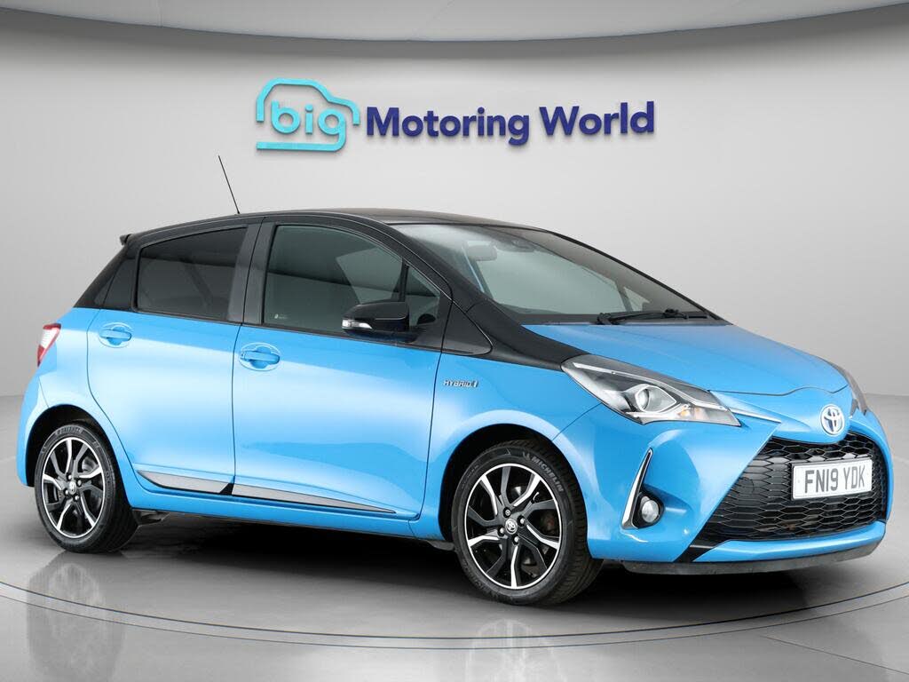 2019 Toyota Yaris 1.5 VVT-i Red Bi-Tone Hybrid