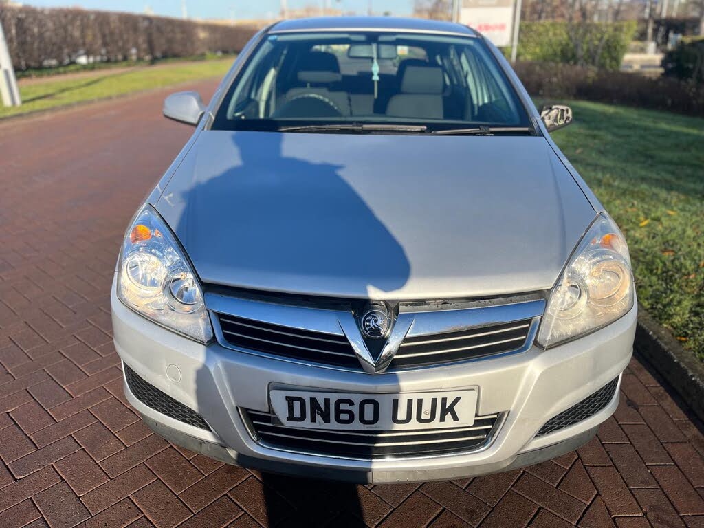 2010 Vauxhall Astra 1.8 Club 16v (140ps) Hatchback auto