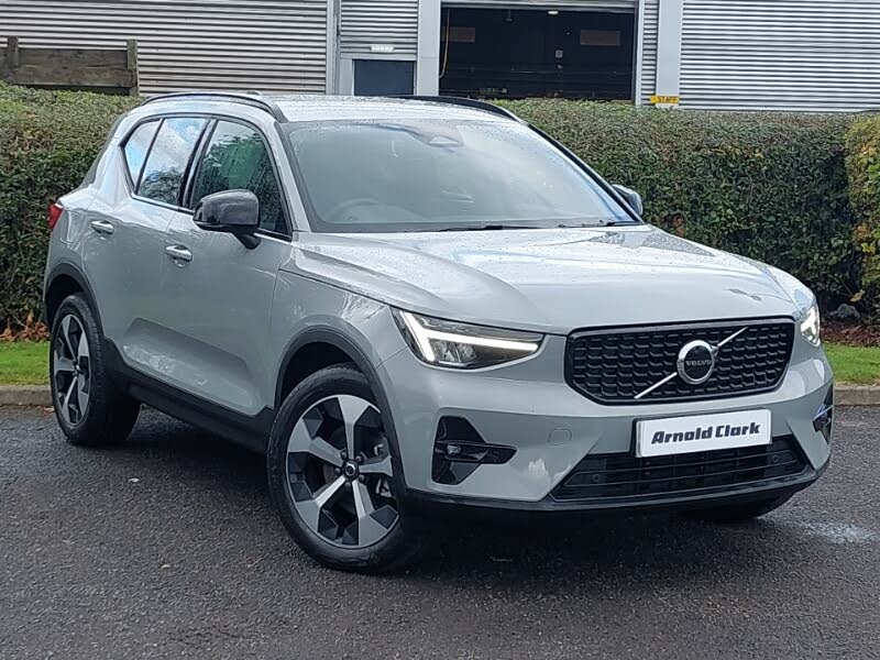 2025 Volvo XC40 2.0 B3 Plus Pro