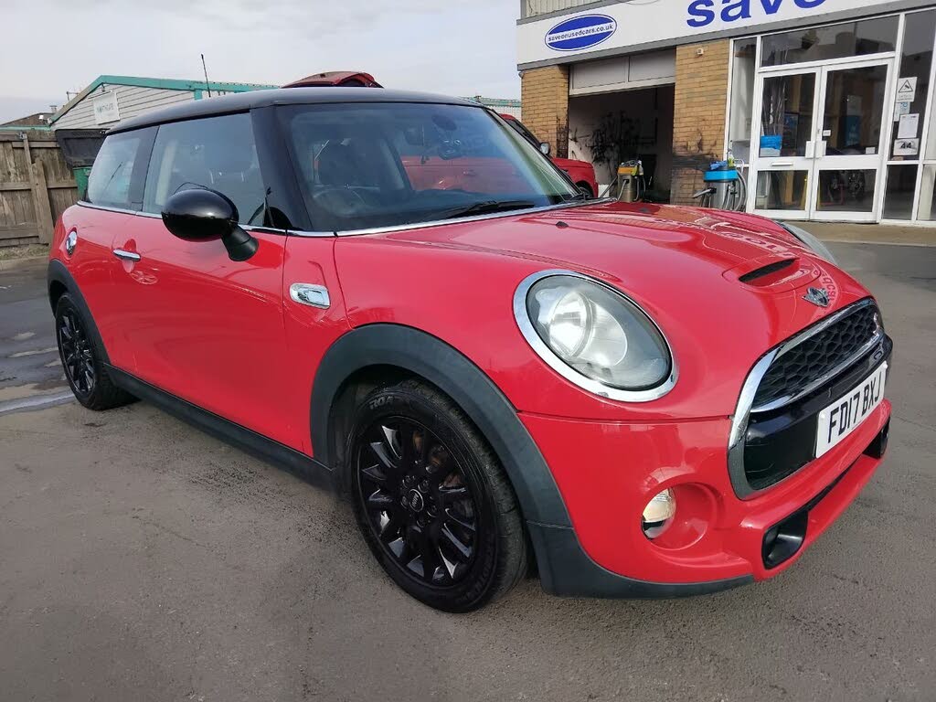 2017 MINI Mini 2.0 Cooper S (Chili) (s/s) Hatchback 3d