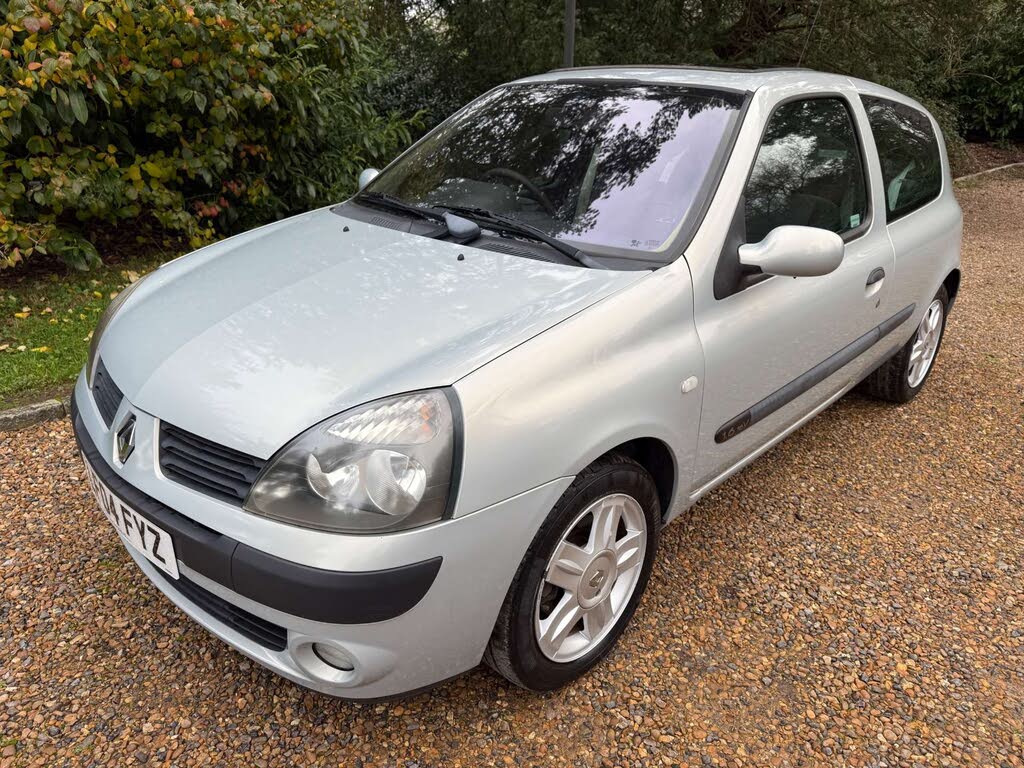 2004 Renault Clio 1.6 Dynamique 3d
