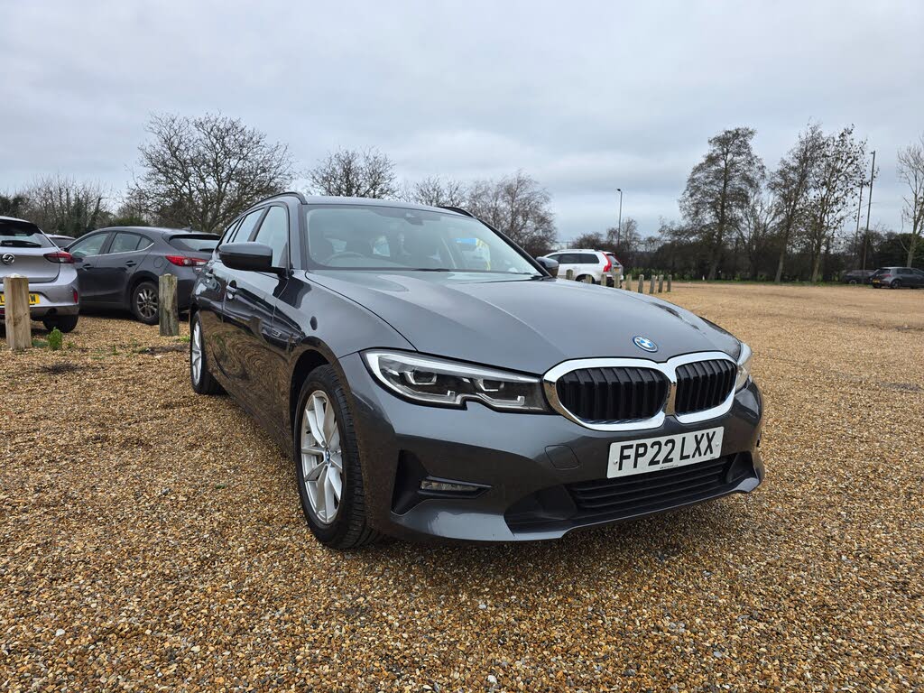 2022 BMW 3 Series 2.0 330e SE Pro Touring 5d