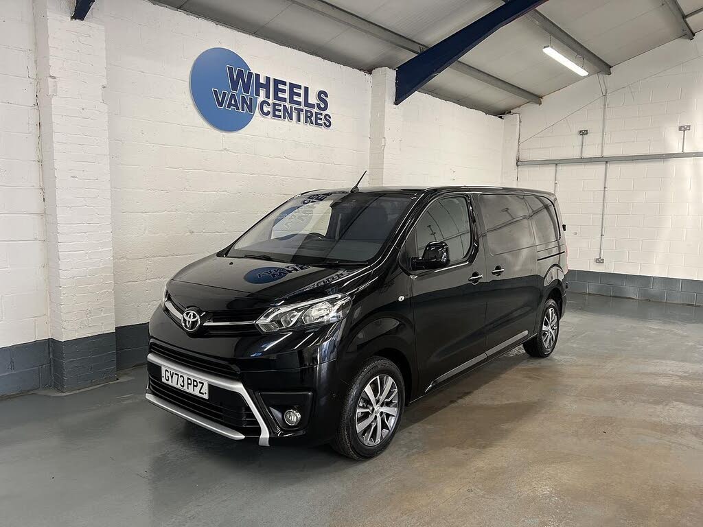2023 Toyota PROACE 2.0D Design Medium (140hp)(Eu6d) Panel