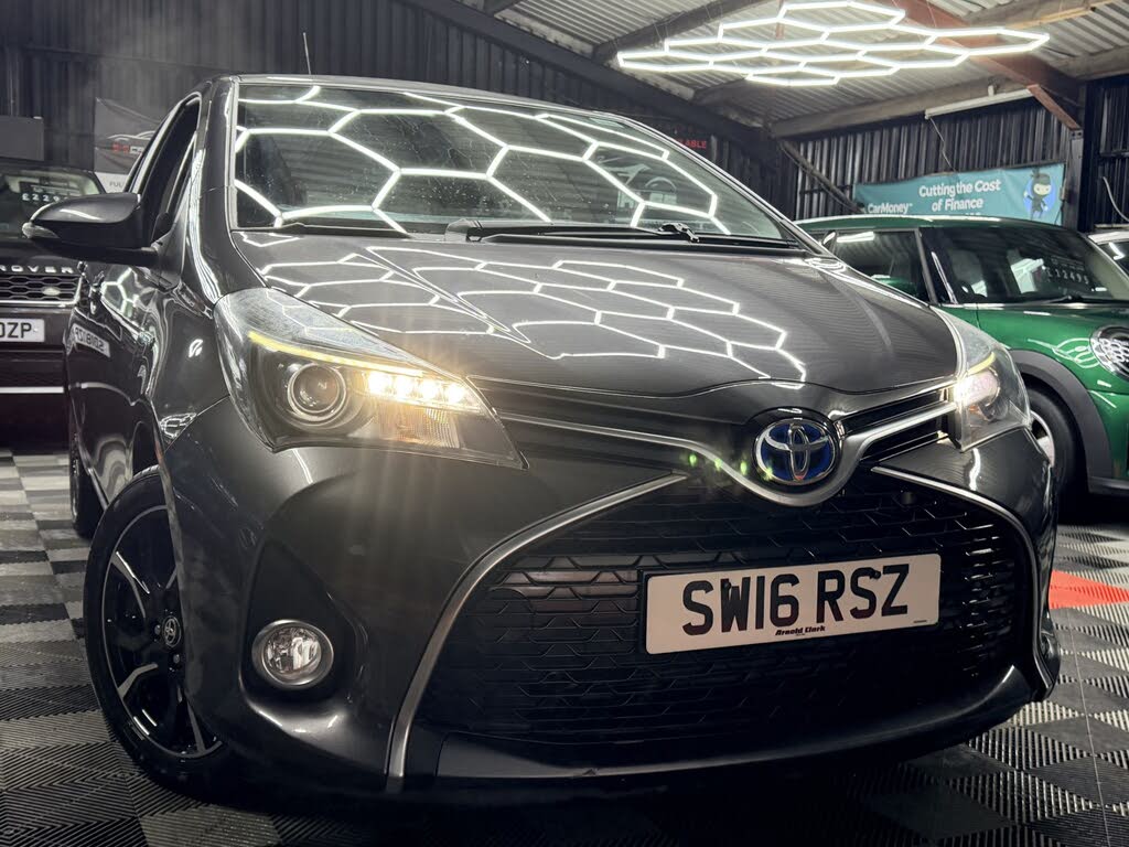2016 Toyota Yaris 1.5 VVT-i Design (Bi-Tone) Hybrid