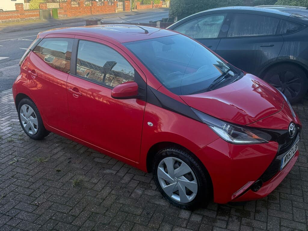 2017 Toyota AYGO 1.0 VVT-i x-play (71bhp) 5d x-shift