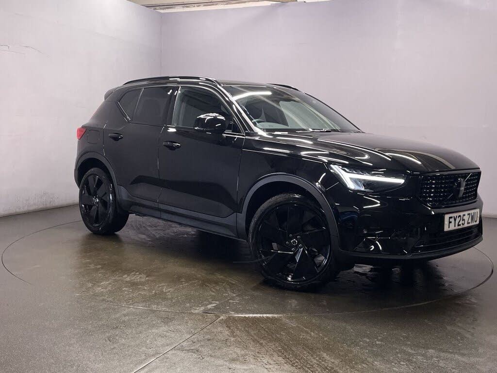 2025 Volvo XC40 2.0 B4 Plus Pro Black Edition