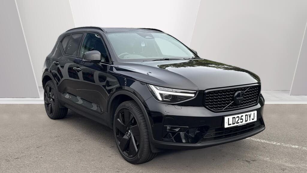 2025 Volvo XC40 2.0 B3 Ultra Black Edition