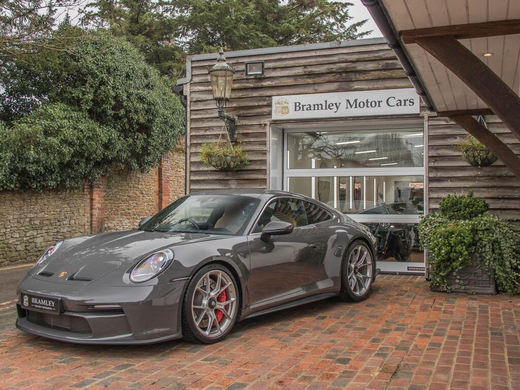 2022 Porsche 911 4.0 GT3 RWD (Touring Package)