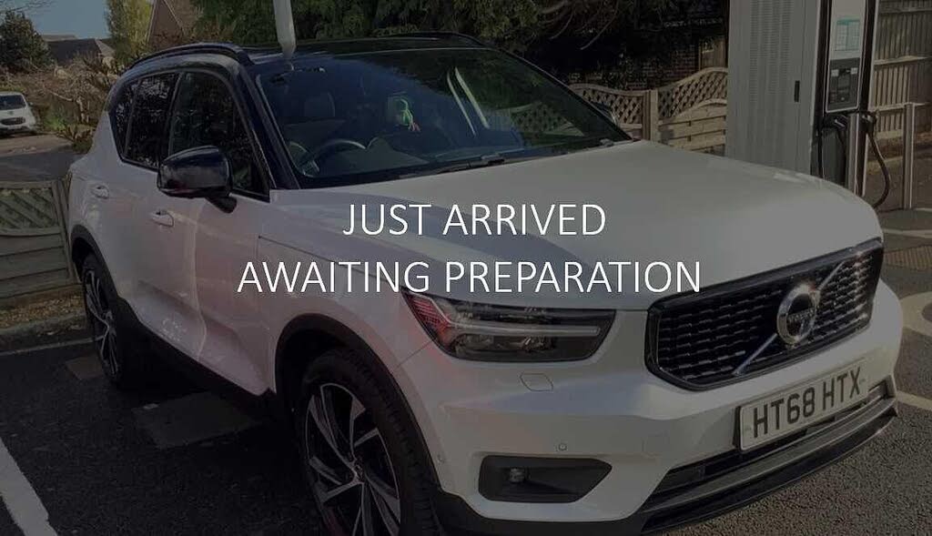 2019 Volvo XC40 1.5 T3 R-Design Pro (163bhp)