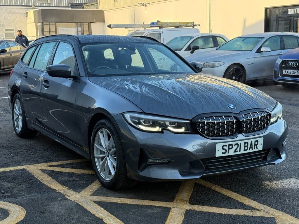 2021 BMW 3 Series 2.0 330e SE Pro Touring 5d
