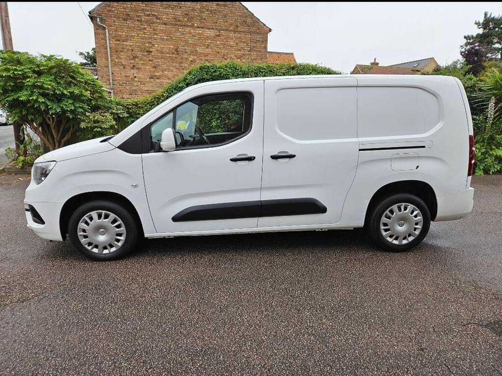 2021 Vauxhall Combo 1.5CDTi Sportive 2300 (100PS)(EU6dT) L2H1 Panel