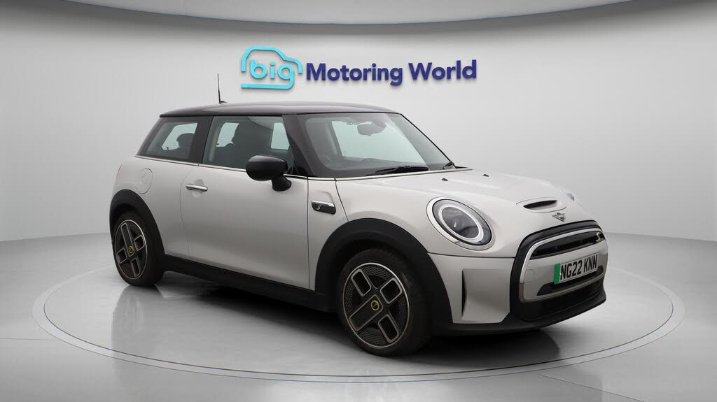 2022 MINI Mini E Cooper S 1)