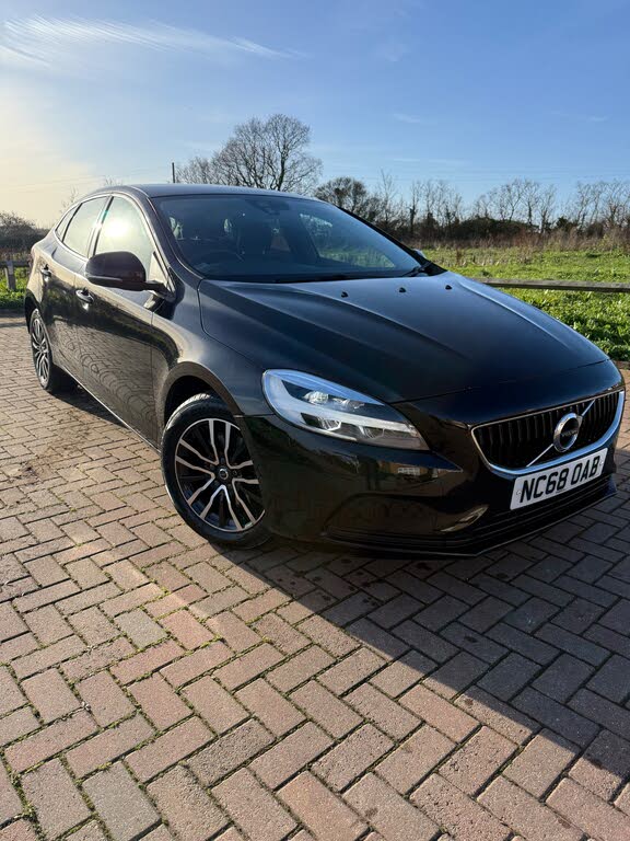 2019 Volvo V40 2.0 T2 Momentum Edition