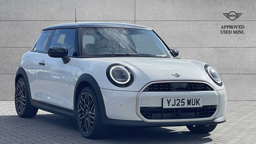 2025 MINI Mini 1.5 Cooper C Exclusive 3d