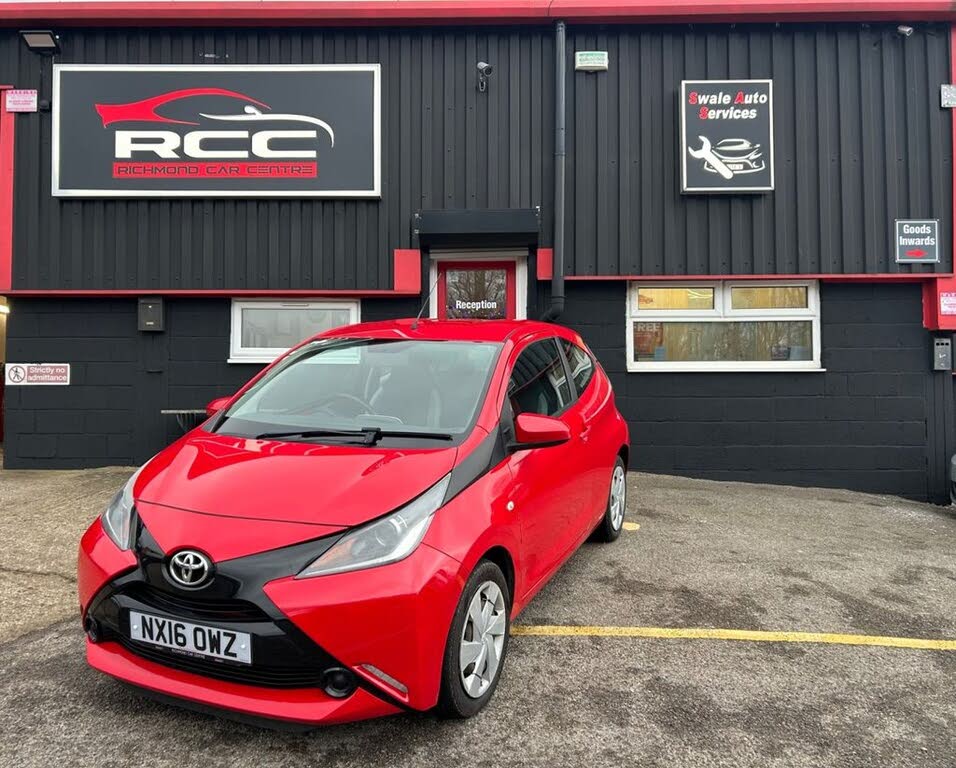 2016 Toyota AYGO 1.0 VVT-i x-play (68bhp) 3d