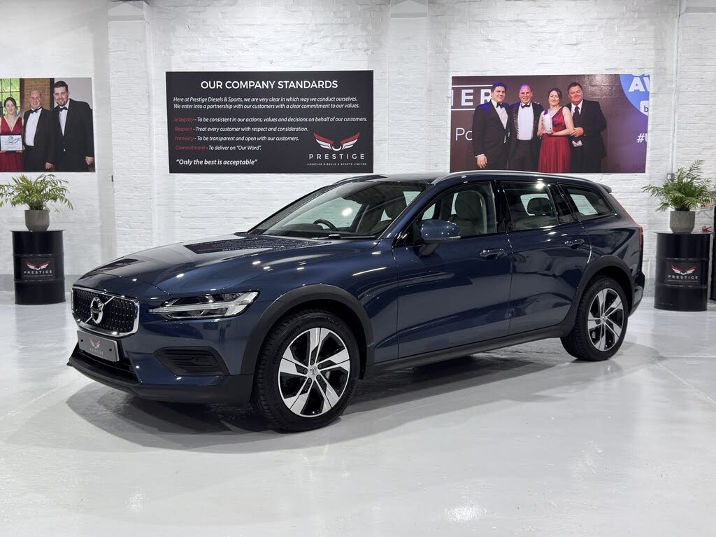 2021 Volvo V60 2.0 B5 Cross Country