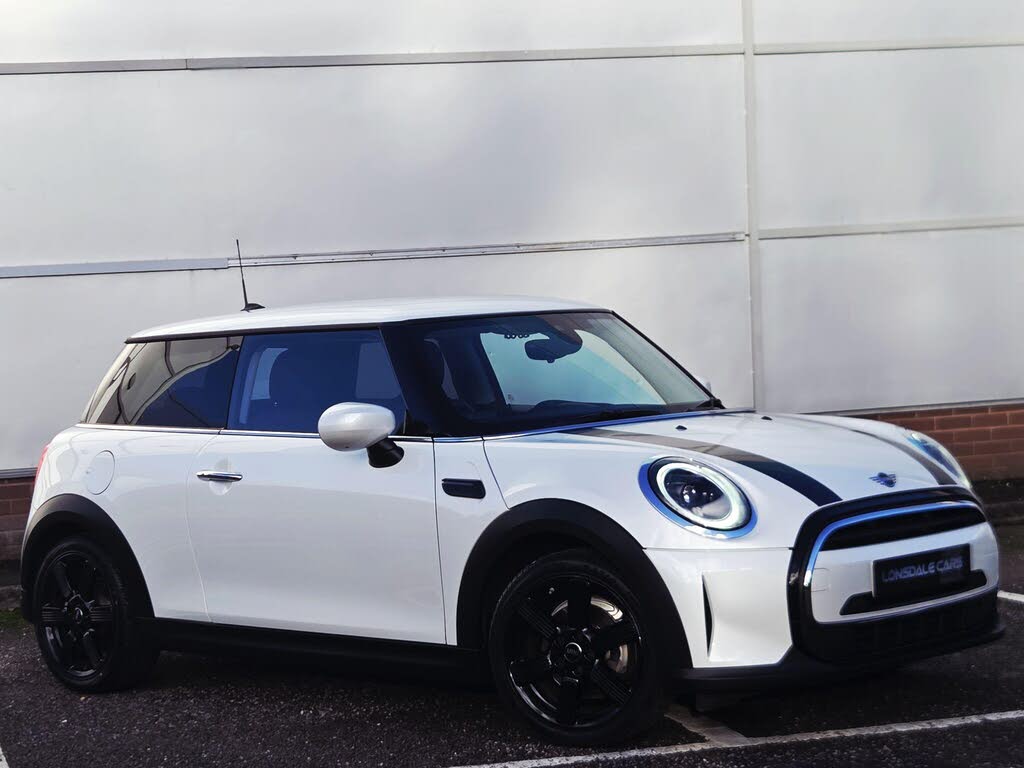 2024 MINI Mini 1.5 Cooper Classic (Premium Manual) Hatchback 3d