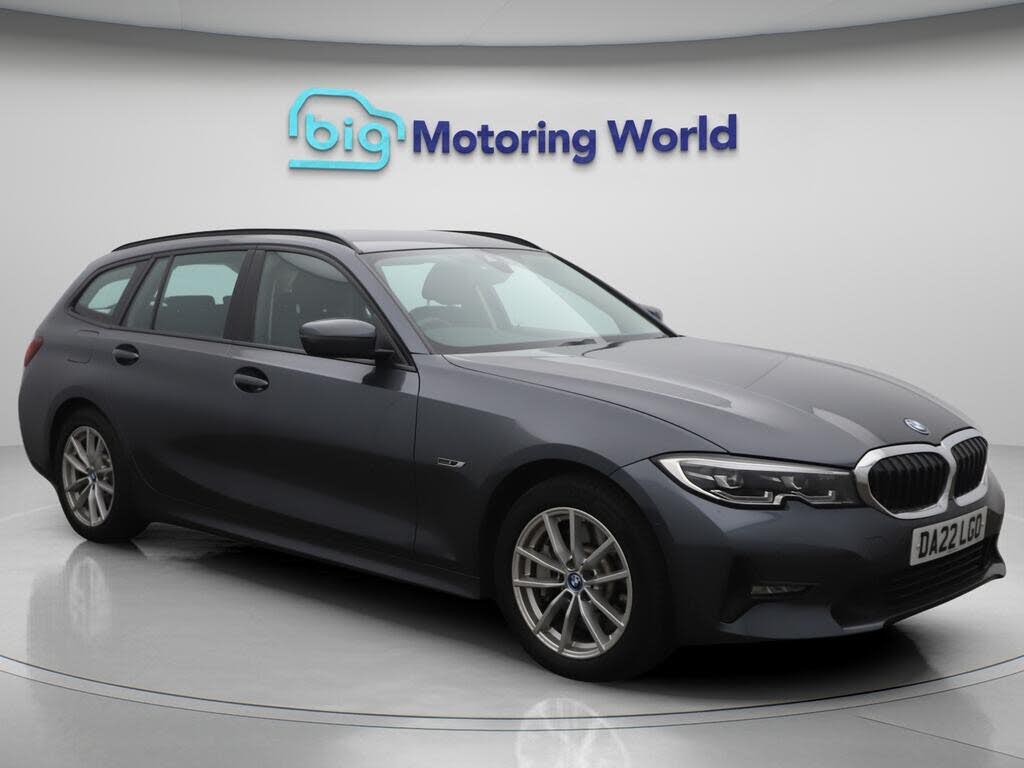 2022 BMW 3 Series 2.0 330e SE Pro Touring 5d