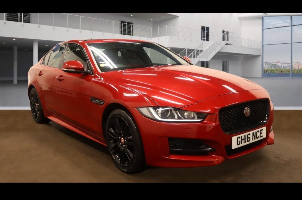 2016 Jaguar XE 2.0i R-Sport (200ps)