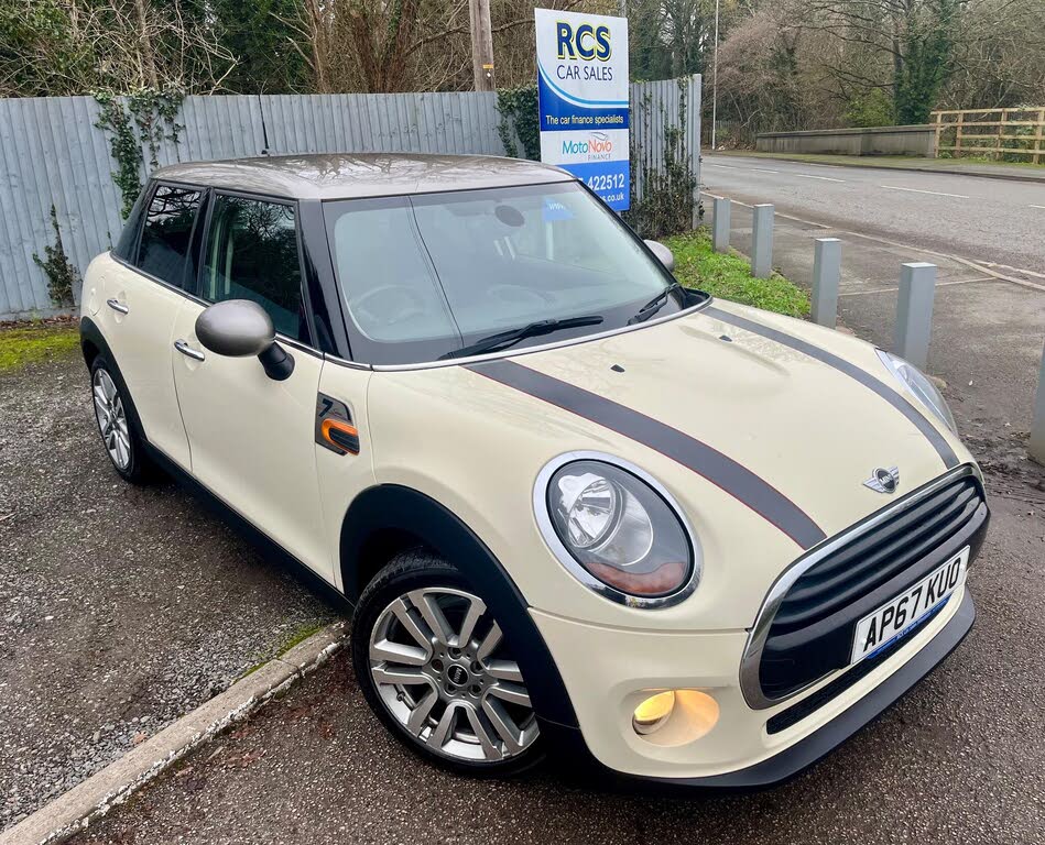 2017 MINI Mini 1.5 Cooper Seven 5d