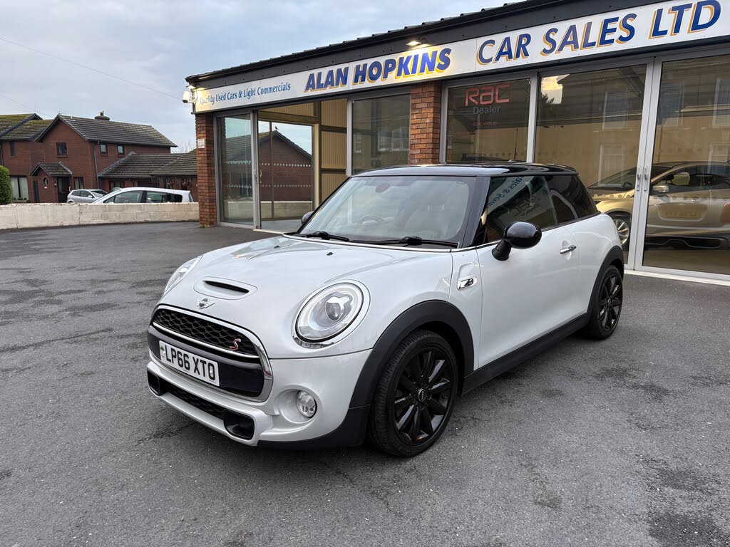 2017 MINI Mini 2.0 Cooper S (Chili) (s/s) Hatchback 3d