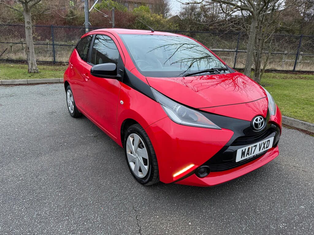 2017 Toyota AYGO 1.0 VVT-i x-play (71bhp) 5d