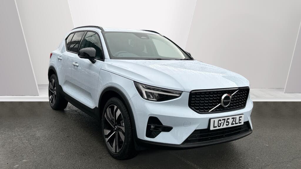 2025 Volvo XC40 2.0 B4 Plus Pro