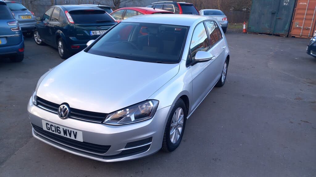 2016 Volkswagen Golf 1.6TDI BLUEMOTION Hatchback 5d