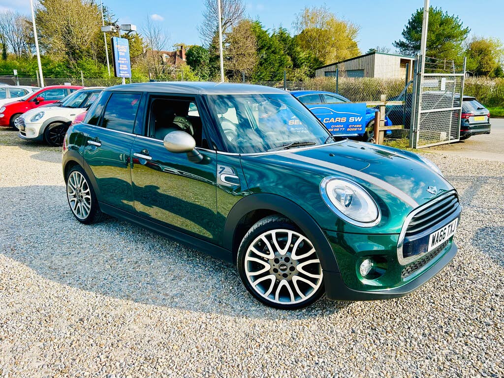 2016 MINI Mini 1.5 Cooper Seven 5d