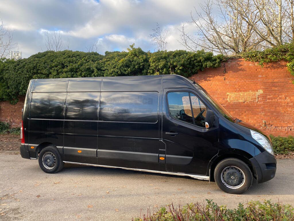 2019 Renault Master 2.3dCi LM35 130 Business Medium Roof Panel Van