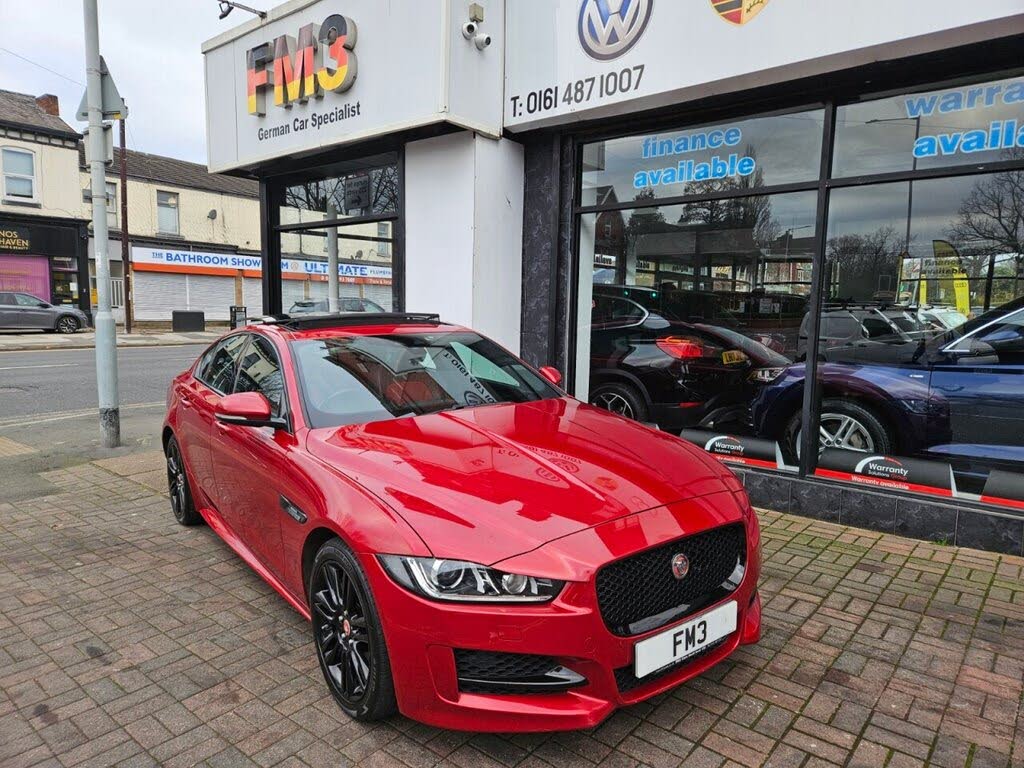2016 Jaguar XE 2.0i R-Sport (200ps)