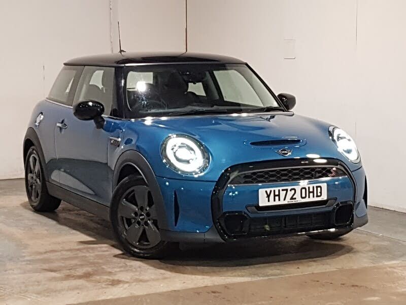 2022 MINI Mini 2.0 Cooper S Classic (Premium) Hatchback 3d Auto