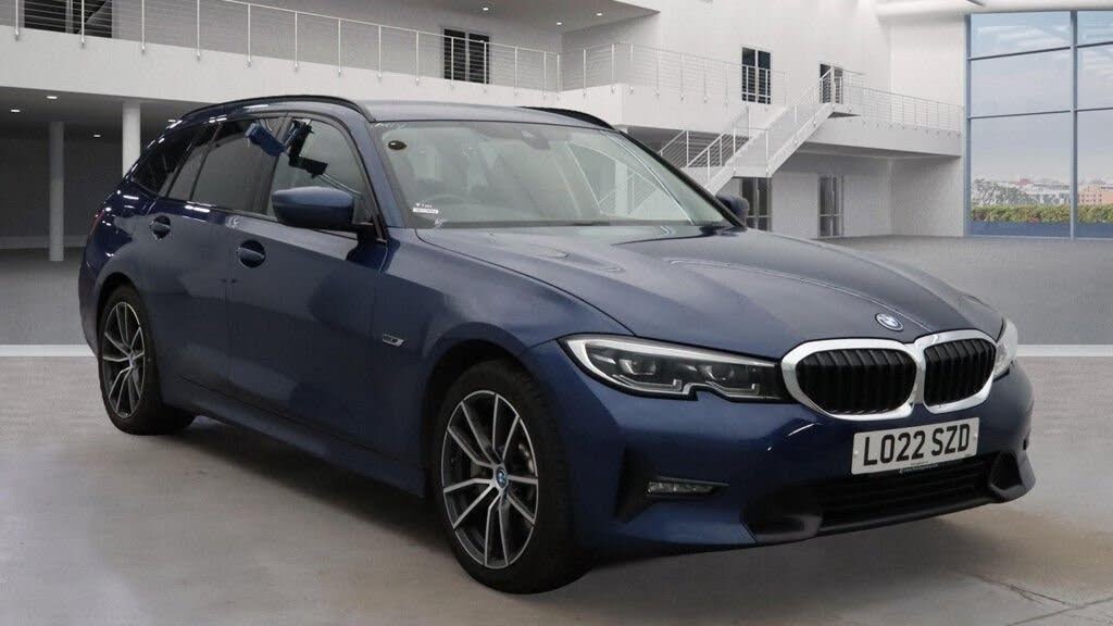 2022 BMW 3 Series 2.0 330e xDrive Sport Pro Touring 5d