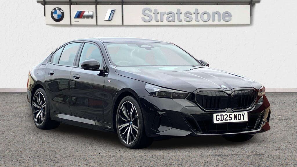 2025 BMW 5 Series 3.0 550e M Sport Pro (Technology Plus Pack) Saloon 4d