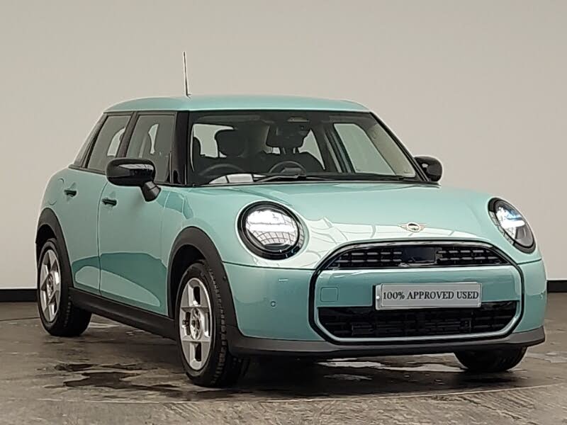 2025 MINI Mini 1.5 Cooper C Classic 5d