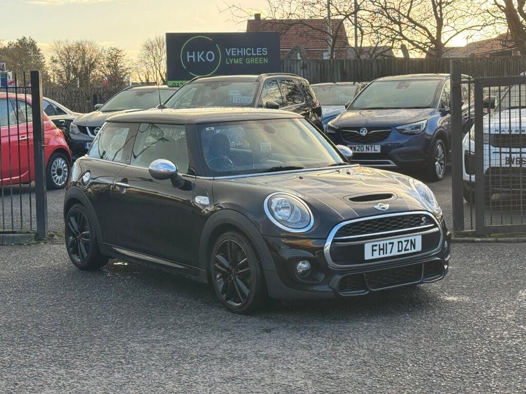2017 MINI Mini 2.0 Cooper S (Chili) (s/s) Hatchback 3d