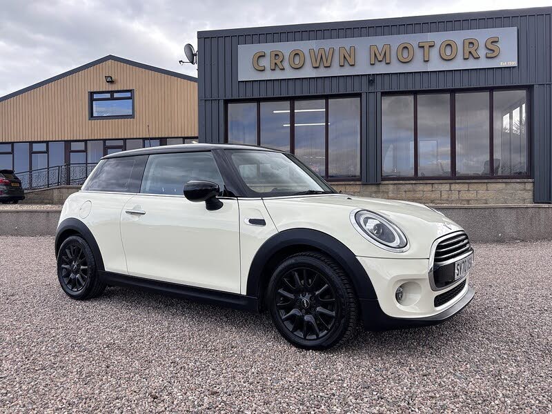 Pepper White 2020 MINI Hatchback 1.5 Cooper Classic Ii 3dr Hatchback Front-wheel drive Manual