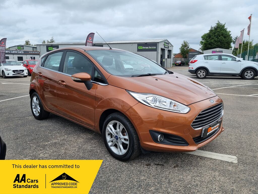 Brown 2016 Ford Fiesta Hatchback Front-wheel drive Manual
