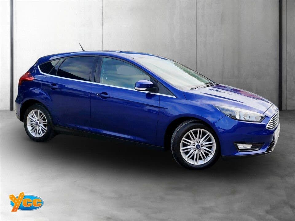 Blue 2017 Ford Focus Estate Front-wheel drive Manual